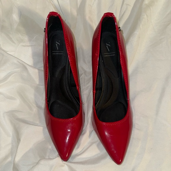 Red Simply Vera Wang pointed toe heel - Picture 2 of 4